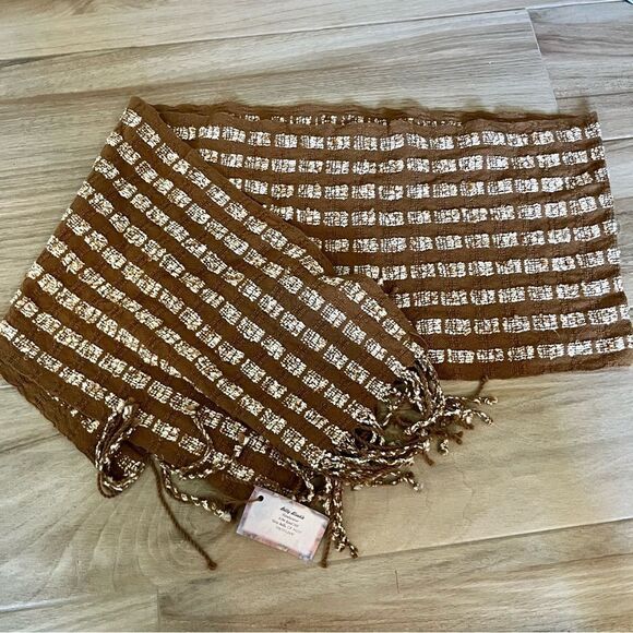 BETTY BLUEKLE Hand Woven Scarf with Fringe Edge - Picture 1 of 6